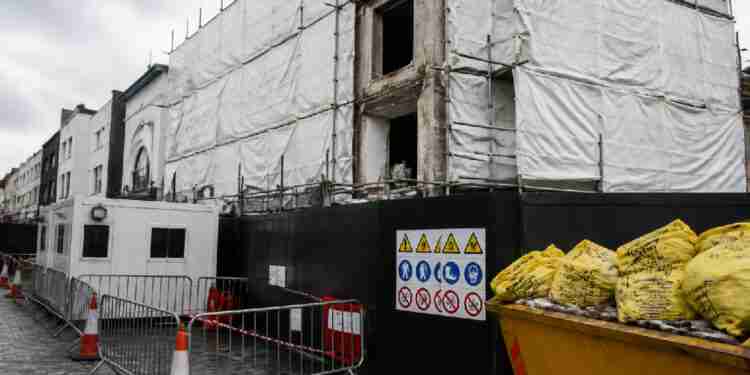 Asbestos removal warning issued for Paignton town centre demolition project Asbestos removal warning issued for Paignton town centre demolition project